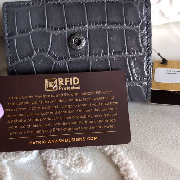 Patricia Nash Distinctive Vintage Croc Astor Wallet 🩶NWT - Picture 9 of 15